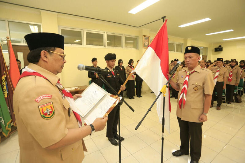 Sekda Kota Bandung Lantik Mahmud Sebagai Kamabigus Gerakan Pramuka UIN Bandung 2016 – 2019