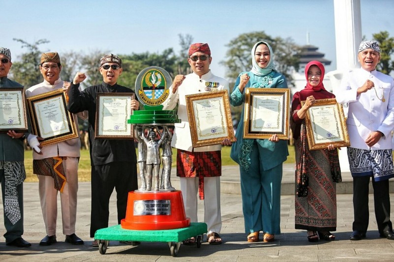 Kota Bandung Banjir Penghargaan di HUT Provinsi Jawa Barat