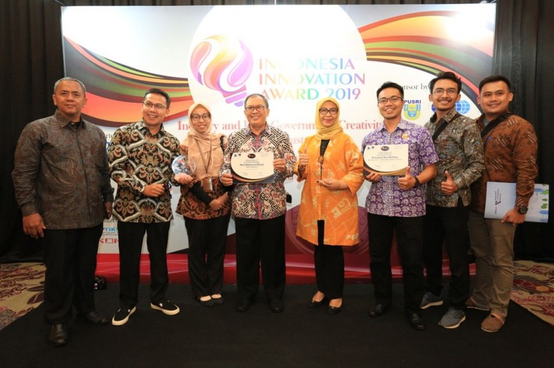 Wali Kota Bandung Terima Dua Penghargaan Indonesia Innovation Award 2019