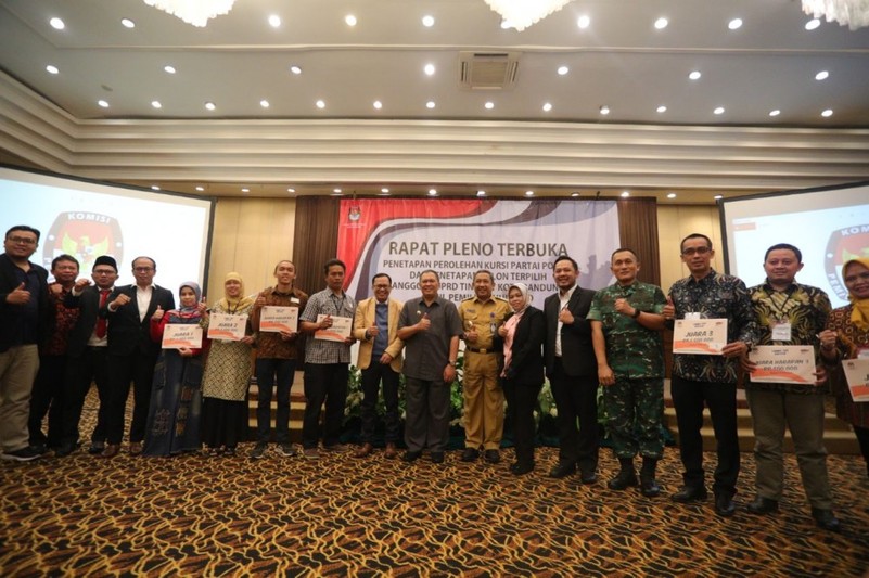 Wali Kota dan Wakil Wali Kota Hadiri Rapat Pleno KPU Kota Bandung
