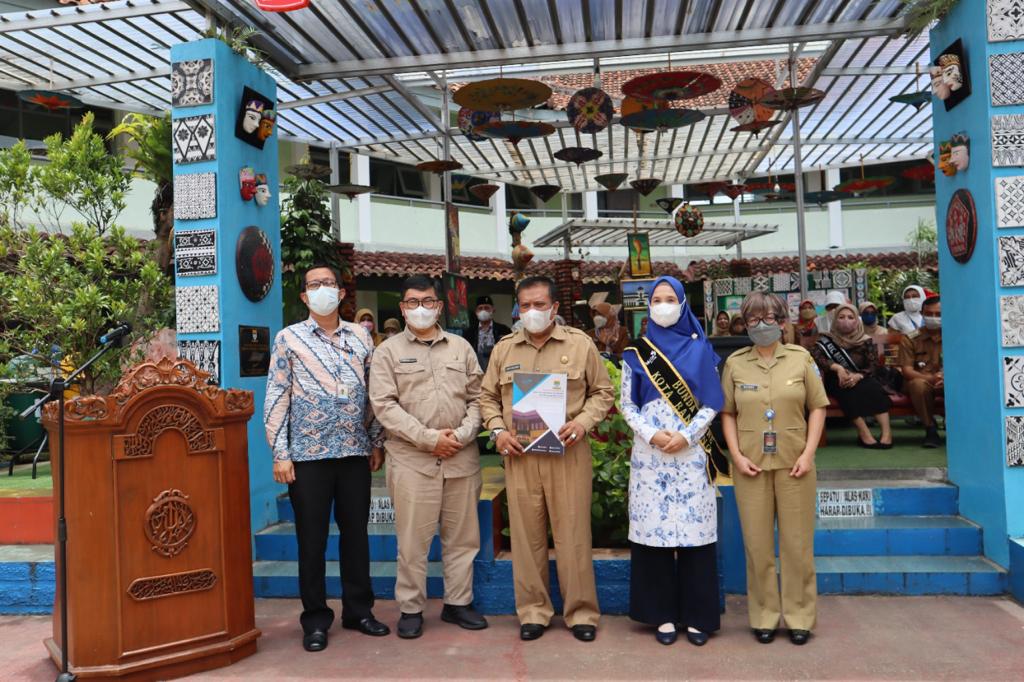 Launching Optimalisasi Kelompok Pusat Informasi dan Konseling Remaja (PIK Remaja) di Sekolah Siaga Kependudukan (SSK) bertempat di SMPN 4 Bandung,
